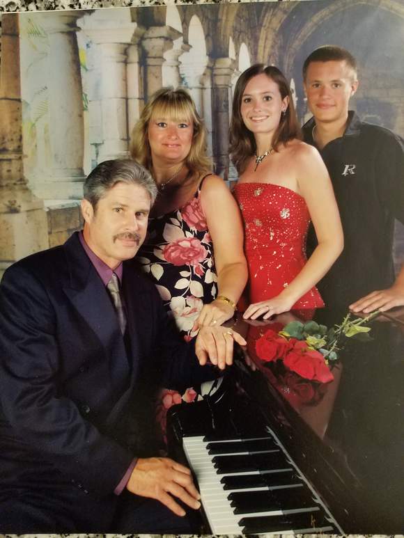 Steve Rovik and family, Laurie (wife), Stephanie (daughter), Steven (son)